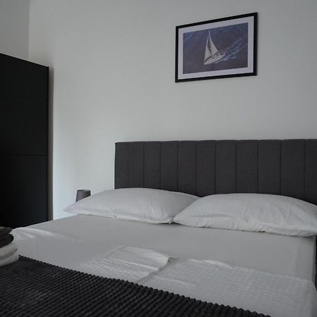 Fjaka Apartments & Rooms Šibenik Екстериор снимка
