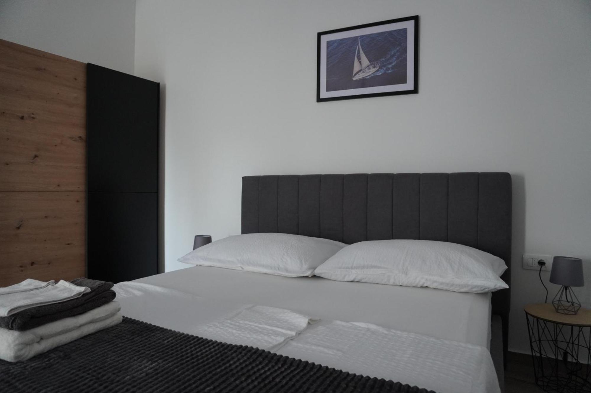 Fjaka Apartments & Rooms Šibenik Екстериор снимка