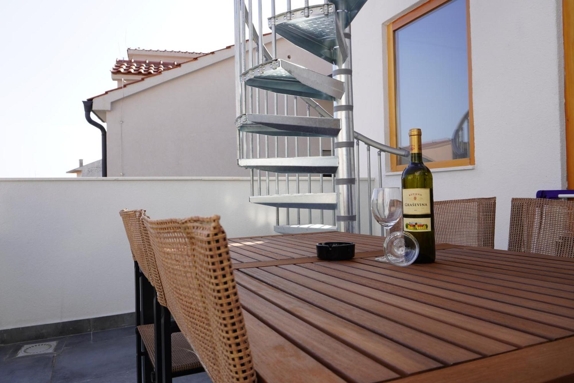 Fjaka Apartments & Rooms Šibenik Екстериор снимка